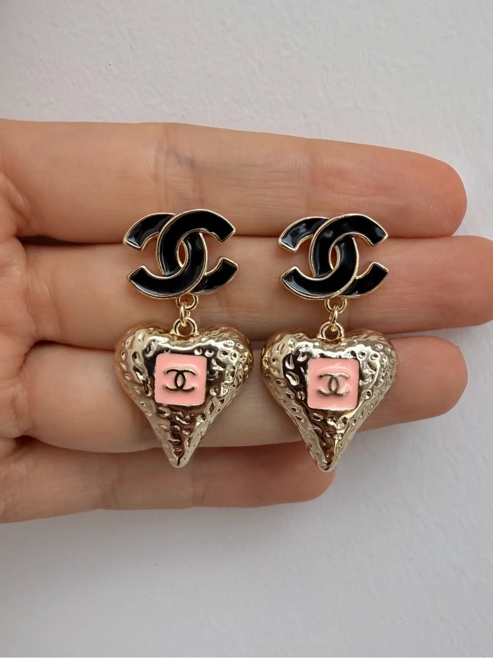 🖤Chanel Black & Pink Heart Drop Earrings💗